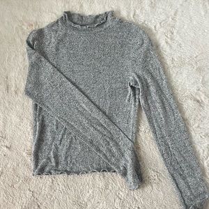 MeToWe longsleeve gray turtleneck ruffled hem